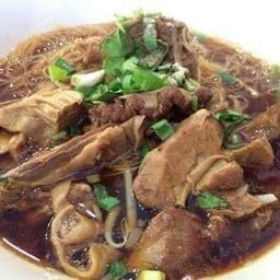 เตี๋ยว ตุ่ม ต้ม ตุ๋น (ต้นตำหรับ)กาดทวีโชค(อยู่ติดกันกับร้านสองพี่น้องข้าวต้ม1บาทครับ)