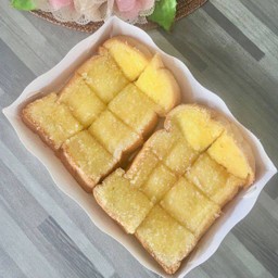 ขนมปังปิ้ง (เนย+ น้ำตาล)