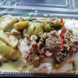 ข้าว  แกงเนื้อ