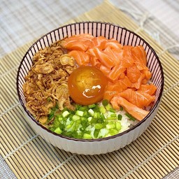 ข้าวหน้าแซลมอน ไข่ดองซีอิ้ว  Say Hi (ไข่สดปลอดสารเบอร์ 0)