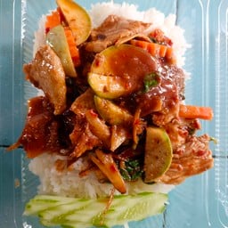 ผัดเผ็ดหมูใส่มะเขือ