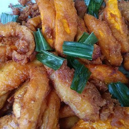 กล้วยทอด หน้า ธกส.ปัทมานนท์