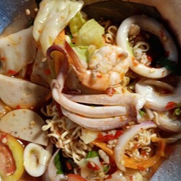 ร้านยำแซ่บแสบสะท้าน