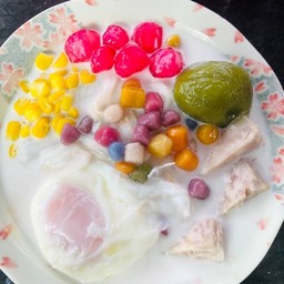 บัวลอยกะทิสดไข่หวานรวมมิตรทรงเครื่อง