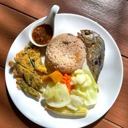 ข้าวคลุกน้ำพริกกะปิ ปลาทูทอด