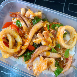 ข้าวหน้าหมึกผัดพริกเผา