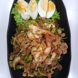 พล่าหมูสดกุ้งลวกไข่ต้ม
