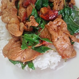 กะเพราหมูชิ้นราดข้าว
