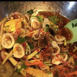 ยำปลาหมึกหอยแแครงข้าวโพดปลาร้า