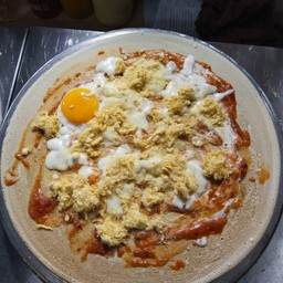 แป้งวนิลา พิซซ่า ไข่ไก่ ชีส หมูหยอง