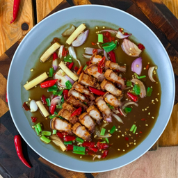 ยำสามชั้นทอด