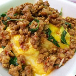 ข้าวไข่ข้นกะเพรา( ระบุ หมู  ไก่ เนื้อ )