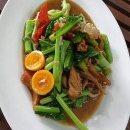 คะน้าไก่กรอบ