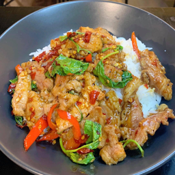 ข้าวพริกแกงสันคอหมูพริกไทยดำ