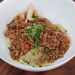 เกี๊ยวต้มยำแห้ง