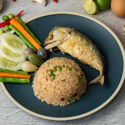 ข้าวผัดน้ำพริกปลาทู