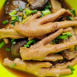 เหลาขาไก่หมูเปื่อยลูกชิ้นเลือดพิเศษกินทั้งตำบล