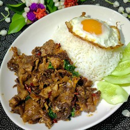 กระเพราเนื้อวากิวตุ๋น