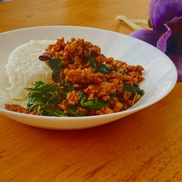 กะเพราโจรสลัด ( หมูสับ )