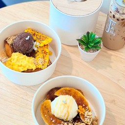 โทสต์หน้ากล้วย  เเละโทสต์หน้าข้าวโพด