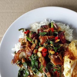 กระเพราคอหมูย่าง