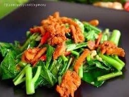 คะน้าหมูเกษตรราดข้าวเจ