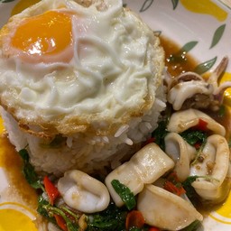 กระเพราเนื้อตุ๋น by เฮียนันนะจ๊ะ สาขาบางพลี