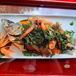 ปลาทับทิมราดพริก Red tilapia fish with sweet chili sauce
