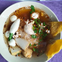 ก๋วยเตี๋ยวลูกชิ้นปลาอพอลโล่