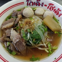ก๋วยเตี๋ยวโกเด้ง -โฮเด้ง หน้าหมู่บ้านชวลินทร์