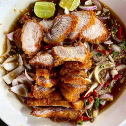 ยำคอหมูทอดกรอบน้ำปลาร้า