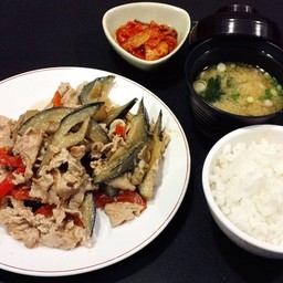 เซต มะเขือม่วงผัดซอสมิโซะ