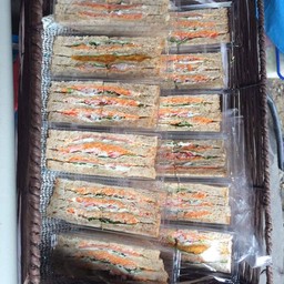 แซนวิชสลัดโรลน้องข้าวหอม