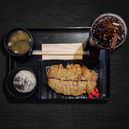 Set 1 ไก่รสชาติใดก็ได้ ซุปมิโซะ ข้าวญี่ปุ่น น้ำอัดลม
