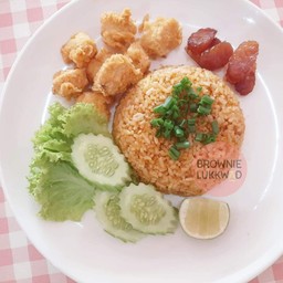 ข้าวผัดน้ำพริกเผาไก่กรอบ