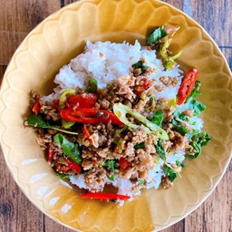 กบผัดกระเพรา (ราดข้าว)