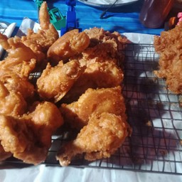 แอนไก่ทอด  /ลูกชิ้นทอด