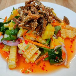 ยำข้าวโพดปลากรอบ