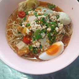 ชายสี่ บะหมี่เกี๊ยว (ปั้ม ปตท)
