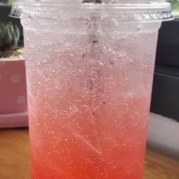 สตอเบอรี่โซดา