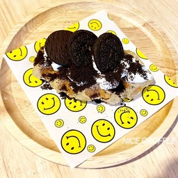 Oreo cookies whipping cream Croffle 