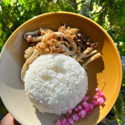 ปลาหมึกทอดกระเทียม