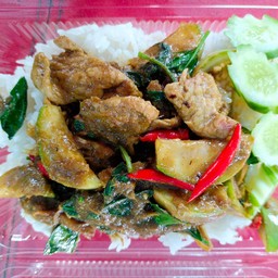 เขียวหวานหมู ผัดแห้ง ราดข้าว