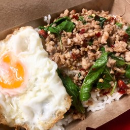 กะเพราหมูสับ+ไข่ดาว