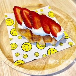 Strawberry whipping cream Croffle 