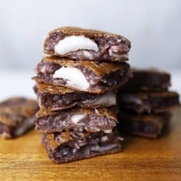 บ้าบิ่นมะพร้าวอ่อน ตลาดอนุสาร