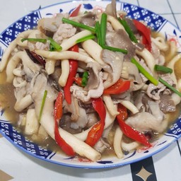 平菇炒肉ผัดเห็ดนางฟ้า