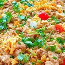 ข้าวผัดถาด ไก่