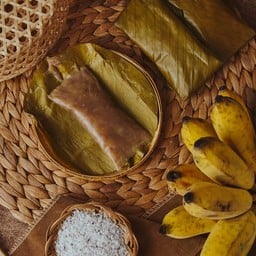 ขนมกล้วย 3 ชิ้น (Thai Steamed Banana Cake)