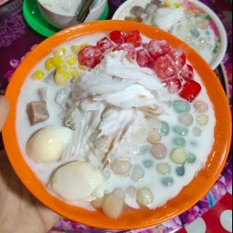 บัวลอย(ไข่นก)ทรงเครื่องเพิ่มทับทิมกรอบเย็น